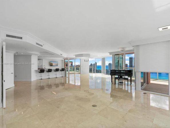 3370 Hidden Bay Dr 3113, Aventura FL 33180