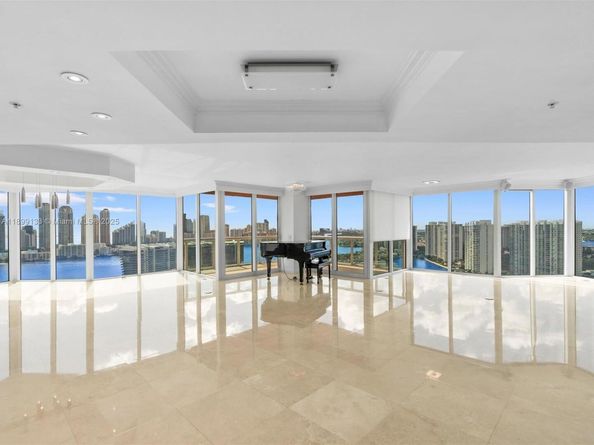 3370 Hidden Bay Dr 3113, Aventura FL 33180