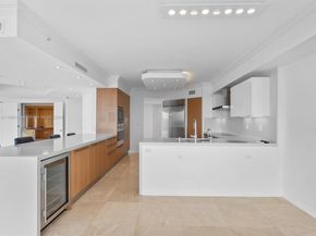 3370 Hidden Bay Dr 3113, Aventura FL 33180