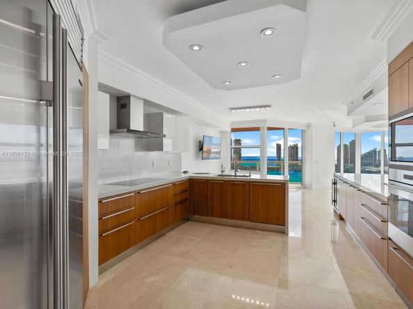 3370 Hidden Bay Dr 3113, Aventura FL 33180