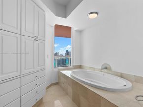 3370 Hidden Bay Dr 3113, Aventura FL 33180