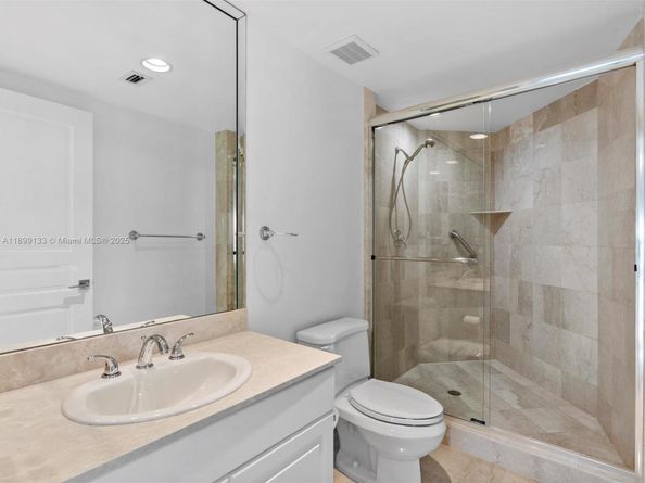 3370 Hidden Bay Dr 3113, Aventura FL 33180