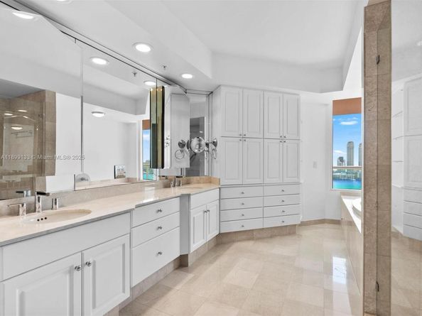 3370 Hidden Bay Dr 3113, Aventura FL 33180