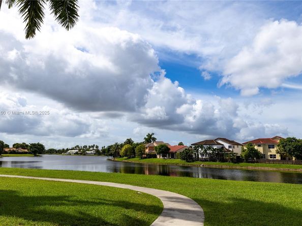 5441 SW 155th Pl, Miami FL 33185