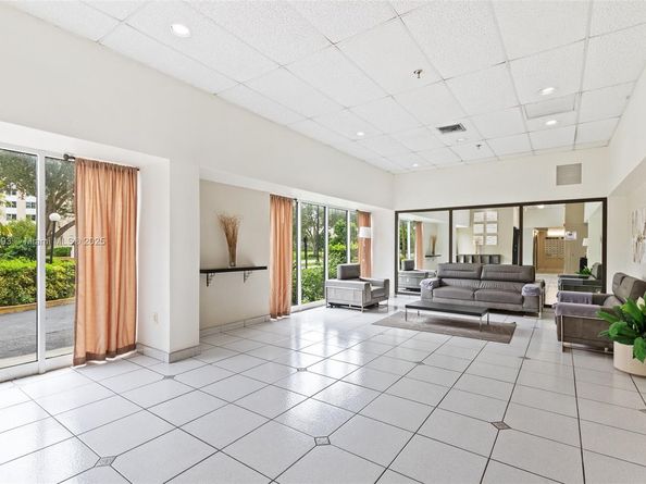 17600 N Bay Rd N701, Sunny Isles Beach FL 33160