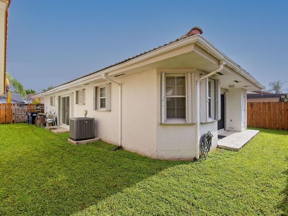 10360 SW 22nd St, Miami FL 33165
