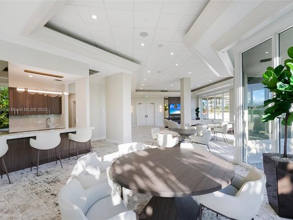 3801 NE 207th St 15AS, Aventura FL 33180