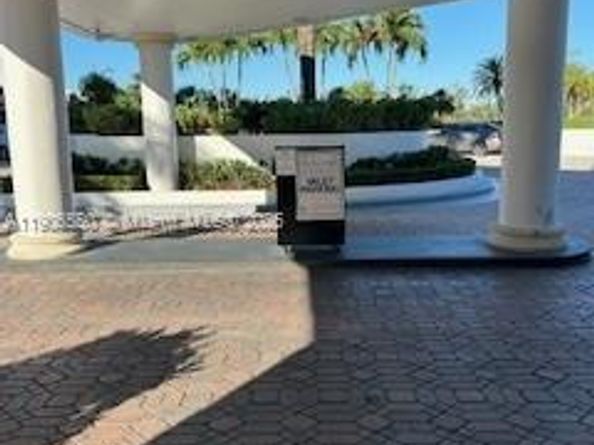 3801 NE 207th St 15AS, Aventura FL 33180