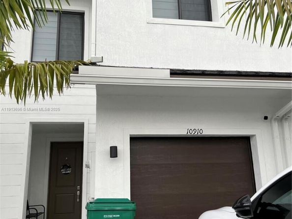 10910 SW 232nd Ter, Homestead FL 33032