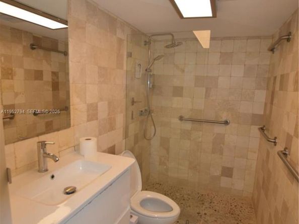 425 SE 11th Ter 402, Dania Beach FL 33004