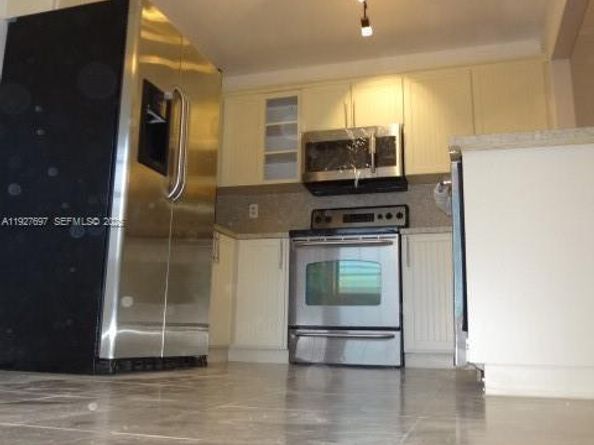 452 NE 210th Circle Ter 2037, Miami FL 33179