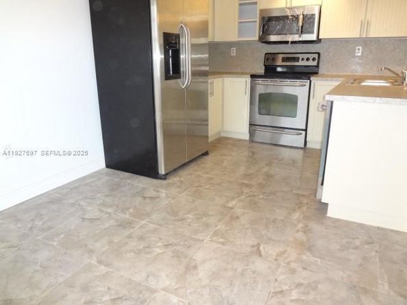 452 NE 210th Circle Ter 2037, Miami FL 33179