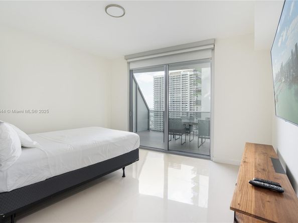 488 NE 18th St 2210, Miami FL 33132