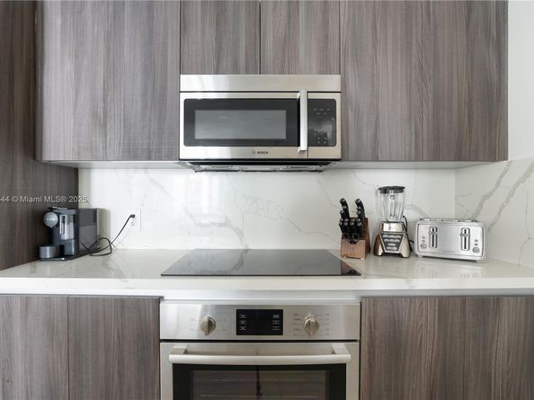 488 NE 18th St 2210, Miami FL 33132