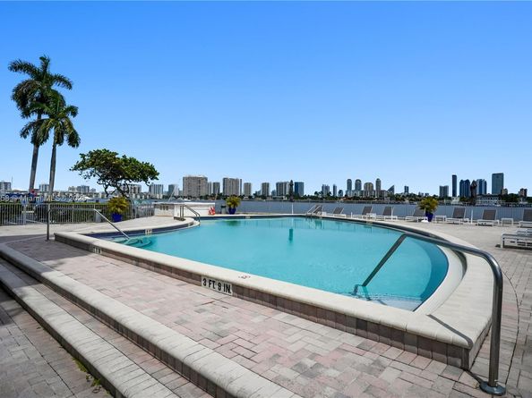 16558 NE 26th Ave 2A, North Miami Beach FL 33160