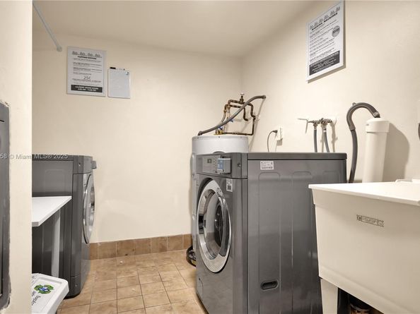16558 NE 26th Ave 2A, North Miami Beach FL 33160