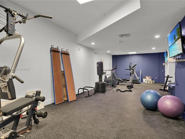 16558 NE 26th Ave 2A, North Miami Beach FL 33160