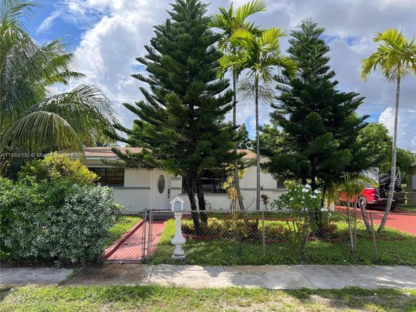 18600 NW 42nd Pl, Miami Gardens FL 33055