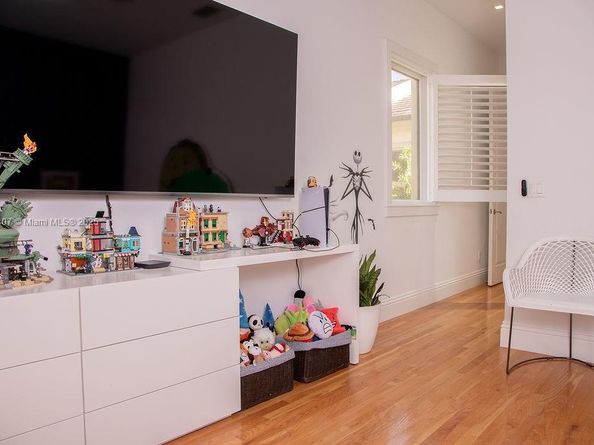 4819 University Dr 4819, Coral Gables FL 33146