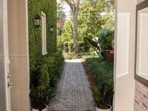 4819 University Dr 4819, Coral Gables FL 33146