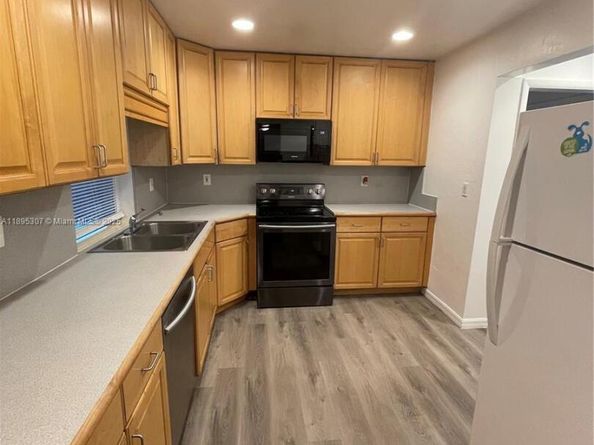 7720 NW 15th St, Pembroke Pines FL 33024