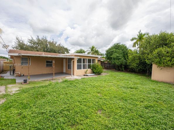 7720 NW 15th St, Pembroke Pines FL 33024