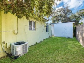 276 NW 40th St, Miami FL 33127