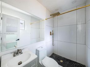 276 NW 40th St, Miami FL 33127