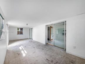 276 NW 40th St, Miami FL 33127