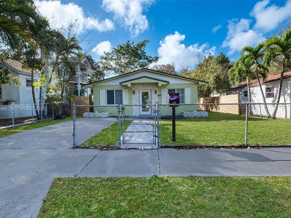 276 NW 40th St, Miami FL 33127