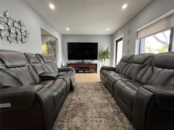 860 NW 18th Pl