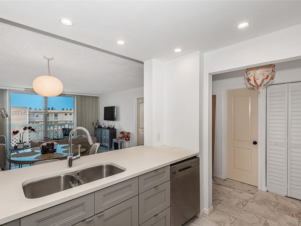 401 NE 14th Ave 705, Hallandale Beach FL 33009