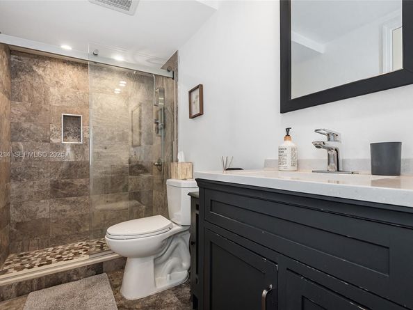 401 NE 14th Ave 705, Hallandale Beach FL 33009