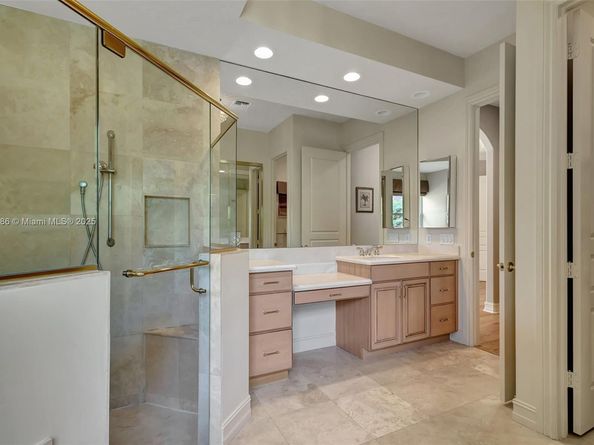4 Mccairn Ct, Palm Beach Gardens FL 33418