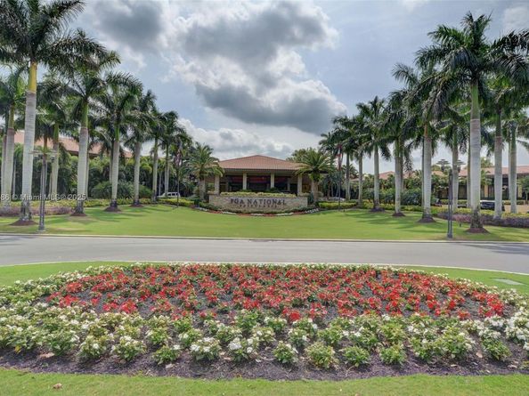 4 Mccairn Ct, Palm Beach Gardens FL 33418