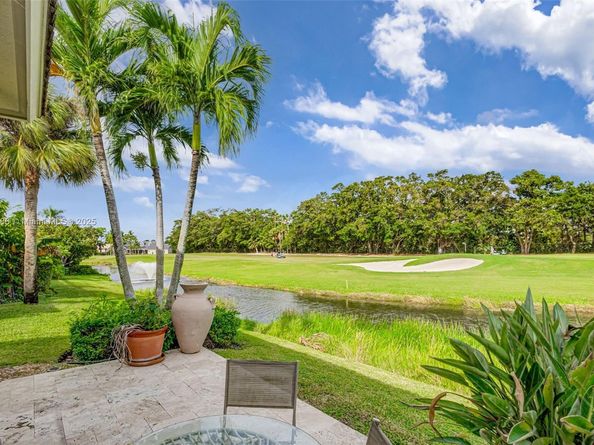 4 Mccairn Ct, Palm Beach Gardens FL 33418