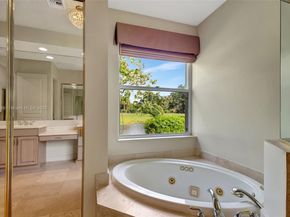 4 Mccairn Ct, Palm Beach Gardens FL 33418