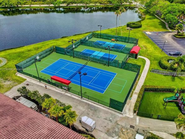 4 Mccairn Ct, Palm Beach Gardens FL 33418