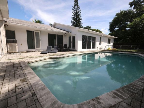 1846 NE 211th Ln, Miami FL 33179