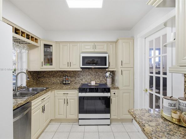 7511 Taylor St, Hollywood FL 33024