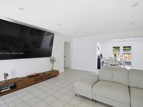 7511 Taylor St, Hollywood FL 33024