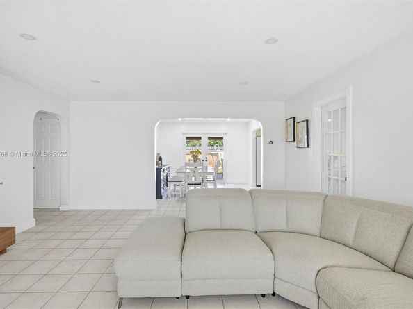 7511 Taylor St, Hollywood FL 33024