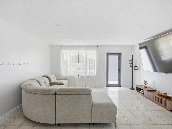 7511 Taylor St, Hollywood FL 33024