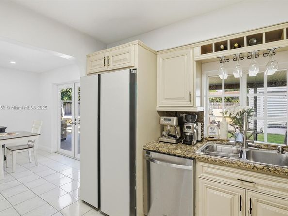 7511 Taylor St, Hollywood FL 33024