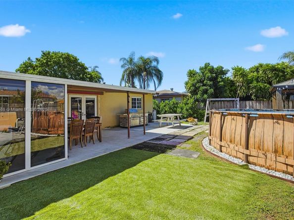 7511 Taylor St, Hollywood FL 33024