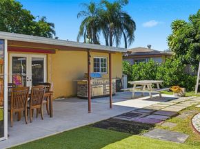 7511 Taylor St, Hollywood FL 33024