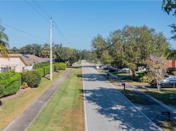 2713 NW 123rd Ave, Coral Springs FL 33065