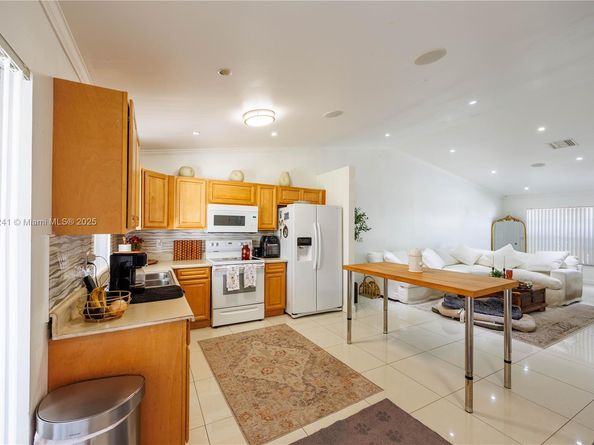 2713 NW 123rd Ave, Coral Springs FL 33065