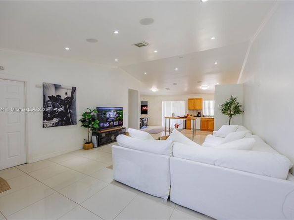 2713 NW 123rd Ave, Coral Springs FL 33065