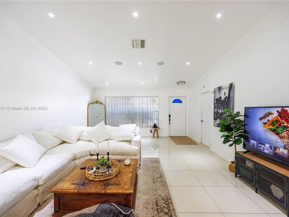 2713 NW 123rd Ave, Coral Springs FL 33065